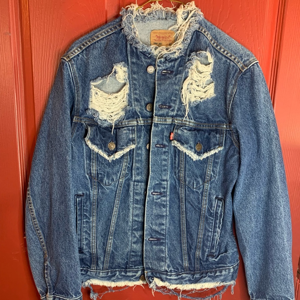 Vintage Levi's 70506-0216 Distressed Denim  Trucker Jacket Mens 38 Made In USA